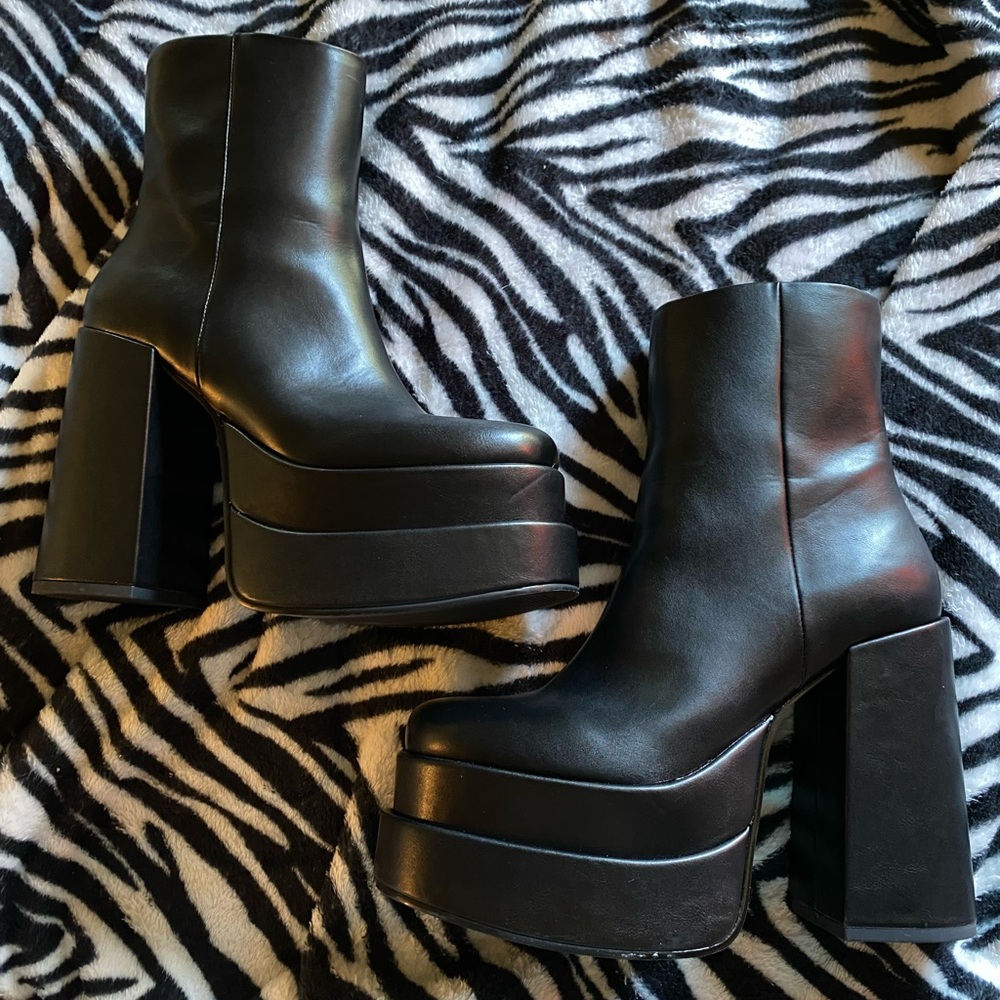 Steve Madden Black Platform Boots